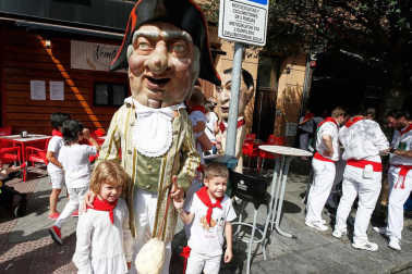 Fotos del recorrido de los gigantes y cabezudos de Pamplona del día 9 de julio de San Fermín 2019