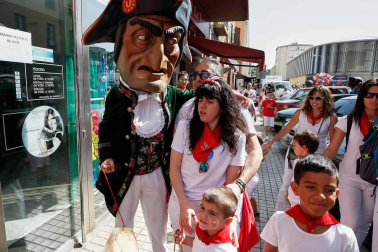 Fotos del recorrido de los gigantes y cabezudos de Pamplona del día 9 de julio de San Fermín 2019