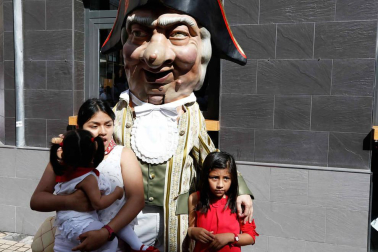 Fotos del recorrido de los gigantes y cabezudos de Pamplona del día 9 de julio de San Fermín 2019