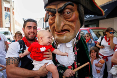 Fotos del recorrido de los gigantes y cabezudos de Pamplona del día 9 de julio de San Fermín 2019