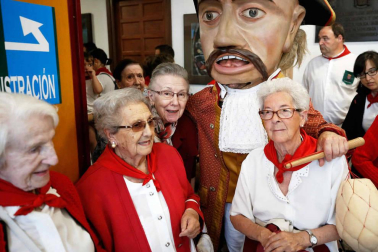 Fotos del recorrido de los gigantes y cabezudos de Pamplona del día 9 de julio de San Fermín 2019