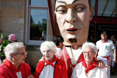 Fotos del recorrido de los gigantes y cabezudos de Pamplona del día 9 de julio de San Fermín 2019