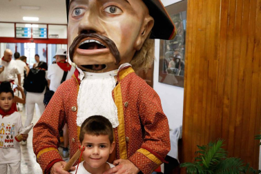 Fotos del recorrido de los gigantes y cabezudos de Pamplona del día 9 de julio de San Fermín 2019