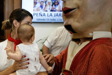 Fotos del recorrido de los gigantes y cabezudos de Pamplona del día 9 de julio de San Fermín 2019