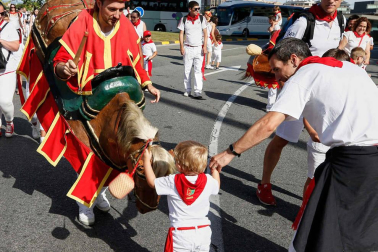 Fotos del recorrido de los gigantes y cabezudos de Pamplona del día 9 de julio de San Fermín 2019