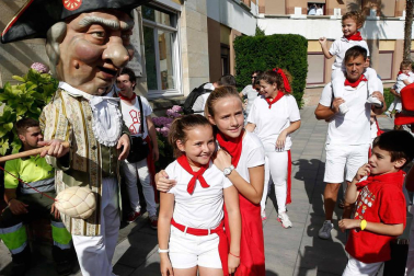 Fotos del recorrido de los gigantes y cabezudos de Pamplona del día 9 de julio de San Fermín 2019