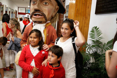 Fotos del recorrido de los gigantes y cabezudos de Pamplona del día 9 de julio de San Fermín 2019