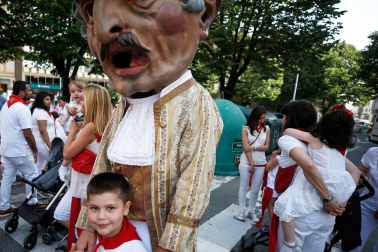 Fotos del recorrido de los gigantes y cabezudos de Pamplona del día 9 de julio de San Fermín 2019