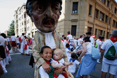 Fotos del recorrido de los gigantes y cabezudos de Pamplona del día 9 de julio de San Fermín 2019