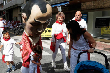 Fotos del recorrido de los gigantes y cabezudos de Pamplona del día 9 de julio de San Fermín 2019