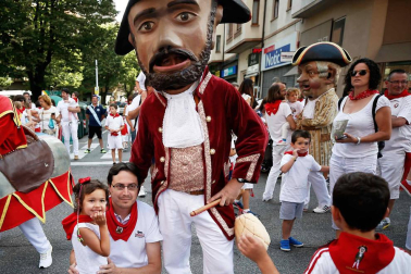 Fotos del recorrido de los gigantes y cabezudos de Pamplona del día 9 de julio de San Fermín 2019