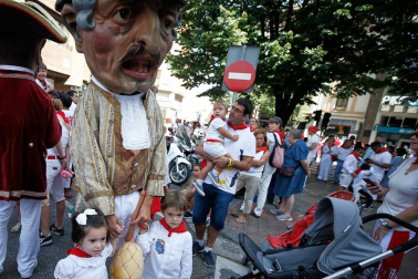 Fotos del recorrido de los gigantes y cabezudos de Pamplona del día 9 de julio de San Fermín 2019