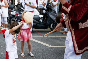Fotos del recorrido de los gigantes y cabezudos de Pamplona del día 9 de julio de San Fermín 2019