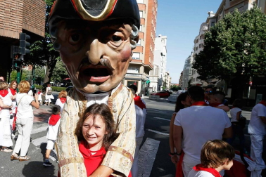 Fotos del recorrido de los gigantes y cabezudos de Pamplona del día 9 de julio de San Fermín 2019