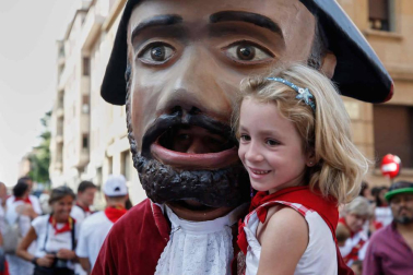 Fotos del recorrido de los gigantes y cabezudos de Pamplona del día 9 de julio de San Fermín 2019