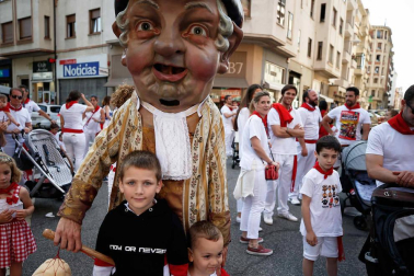 Fotos del recorrido de los gigantes y cabezudos de Pamplona del día 9 de julio de San Fermín 2019