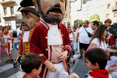 Fotos del recorrido de los gigantes y cabezudos de Pamplona del día 9 de julio de San Fermín 2019