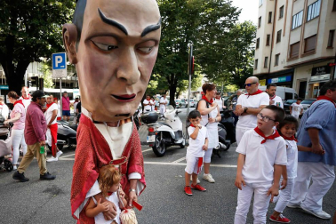 Fotos del recorrido de los gigantes y cabezudos de Pamplona del día 9 de julio de San Fermín 2019