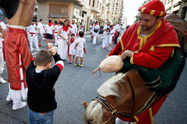 Fotos del recorrido de los gigantes y cabezudos de Pamplona del día 9 de julio de San Fermín 2019