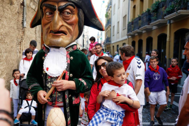Fotos del recorrido de los gigantes y cabezudos de Pamplona del día 9 de julio de San Fermín 2019