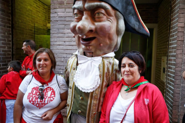 Fotos del recorrido de los gigantes y cabezudos de Pamplona del día 9 de julio de San Fermín 2019