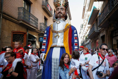 Fotos del recorrido de los gigantes y cabezudos de Pamplona del día 9 de julio de San Fermín 2019