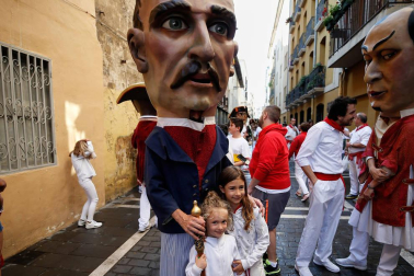 Fotos del recorrido de los gigantes y cabezudos de Pamplona del día 9 de julio de San Fermín 2019