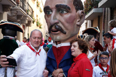 Fotos del recorrido de los gigantes y cabezudos de Pamplona del día 9 de julio de San Fermín 2019