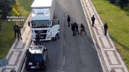 El arrestado se encontraba en el interior de un camión aparcado frente al centro comercial del polígono de los Agustinos