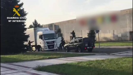 El arrestado se encontraba en el interior de un camión aparcado frente al centro comercial del polígono de los Agustinos
