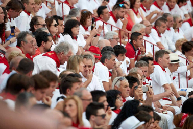 Público asistente a la Plaza de Toros de Pamplona durante la séptima corrida de la Feria del Toro 2019 con la ganadería de La Palmosilla para los diestros José Garrido, Luis David Adame y Javier Marín