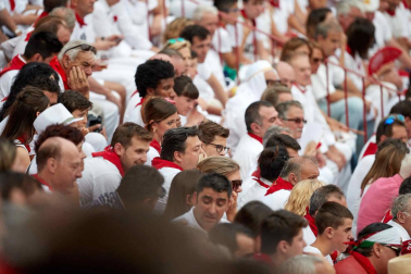 Público asistente a la Plaza de Toros de Pamplona durante la séptima corrida de la Feria del Toro 2019 con la ganadería de La Palmosilla para los diestros José Garrido, Luis David Adame y Javier Marín