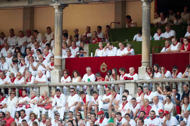 Público asistente a la Plaza de Toros de Pamplona durante la séptima corrida de la Feria del Toro 2019 con la ganadería de La Palmosilla para los diestros José Garrido, Luis David Adame y Javier Marín