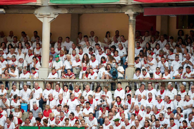 Público asistente a la Plaza de Toros de Pamplona durante la séptima corrida de la Feria del Toro 2019 con la ganadería de La Palmosilla para los diestros José Garrido, Luis David Adame y Javier Marín