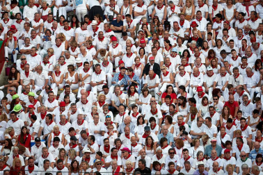 Público asistente a la Plaza de Toros de Pamplona durante la séptima corrida de la Feria del Toro 2019 con la ganadería de La Palmosilla para los diestros José Garrido, Luis David Adame y Javier Marín