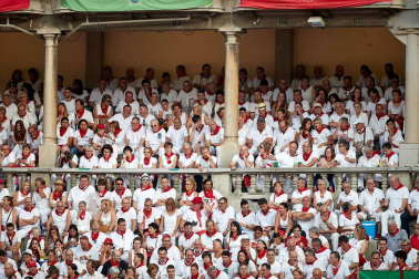Público asistente a la Plaza de Toros de Pamplona durante la séptima corrida de la Feria del Toro 2019 con la ganadería de La Palmosilla para los diestros José Garrido, Luis David Adame y Javier Marín