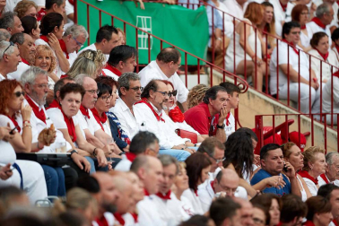 Público asistente a la Plaza de Toros de Pamplona durante la séptima corrida de la Feria del Toro 2019 con la ganadería de La Palmosilla para los diestros José Garrido, Luis David Adame y Javier Marín