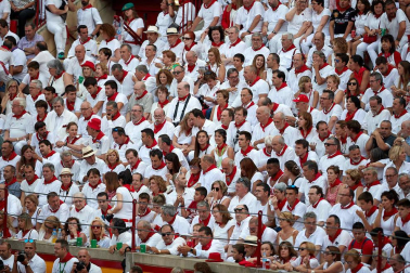 Público asistente a la Plaza de Toros de Pamplona durante la séptima corrida de la Feria del Toro 2019 con la ganadería de La Palmosilla para los diestros José Garrido, Luis David Adame y Javier Marín