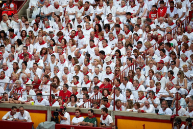 Público asistente a la Plaza de Toros de Pamplona durante la séptima corrida de la Feria del Toro 2019 con la ganadería de La Palmosilla para los diestros José Garrido, Luis David Adame y Javier Marín