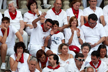 Público asistente a la Plaza de Toros de Pamplona durante la séptima corrida de la Feria del Toro 2019 con la ganadería de La Palmosilla para los diestros José Garrido, Luis David Adame y Javier Marín