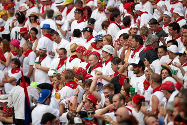 Público asistente a la Plaza de Toros de Pamplona durante la séptima corrida de la Feria del Toro 2019 con la ganadería de La Palmosilla para los diestros José Garrido, Luis David Adame y Javier Marín