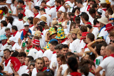 Público asistente a la Plaza de Toros de Pamplona durante la séptima corrida de la Feria del Toro 2019 con la ganadería de La Palmosilla para los diestros José Garrido, Luis David Adame y Javier Marín