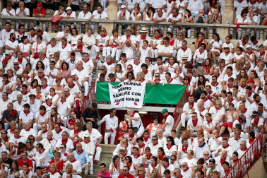 Público asistente a la Plaza de Toros de Pamplona durante la séptima corrida de la Feria del Toro 2019 con la ganadería de La Palmosilla para los diestros José Garrido, Luis David Adame y Javier Marín