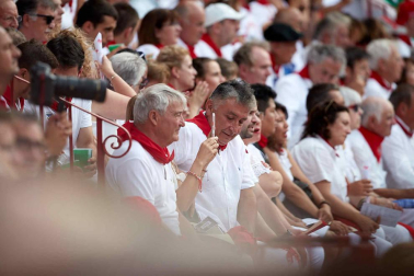 Público asistente a la Plaza de Toros de Pamplona durante la séptima corrida de la Feria del Toro 2019 con la ganadería de La Palmosilla para los diestros José Garrido, Luis David Adame y Javier Marín