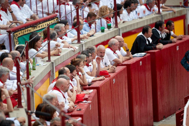 Público asistente a la Plaza de Toros de Pamplona durante la séptima corrida de la Feria del Toro 2019 con la ganadería de La Palmosilla para los diestros José Garrido, Luis David Adame y Javier Marín