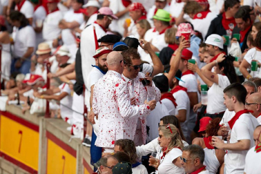 Público asistente a la Plaza de Toros de Pamplona durante la séptima corrida de la Feria del Toro 2019 con la ganadería de La Palmosilla para los diestros José Garrido, Luis David Adame y Javier Marín