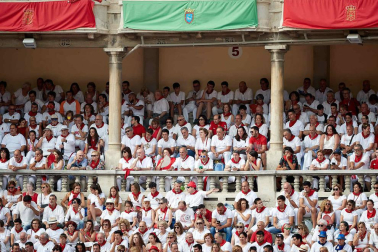 Público asistente a la Plaza de Toros de Pamplona durante la séptima corrida de la Feria del Toro 2019 con la ganadería de La Palmosilla para los diestros José Garrido, Luis David Adame y Javier Marín