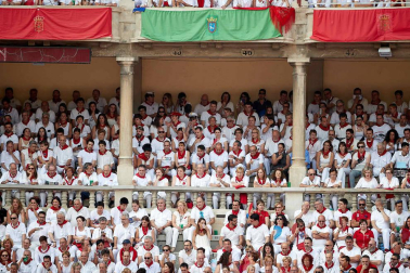 Público asistente a la Plaza de Toros de Pamplona durante la séptima corrida de la Feria del Toro 2019 con la ganadería de La Palmosilla para los diestros José Garrido, Luis David Adame y Javier Marín