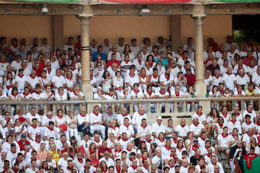 Público asistente a la Plaza de Toros de Pamplona durante la séptima corrida de la Feria del Toro 2019 con la ganadería de La Palmosilla para los diestros José Garrido, Luis David Adame y Javier Marín