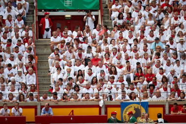 Público asistente a la Plaza de Toros de Pamplona durante la séptima corrida de la Feria del Toro 2019 con la ganadería de La Palmosilla para los diestros José Garrido, Luis David Adame y Javier Marín